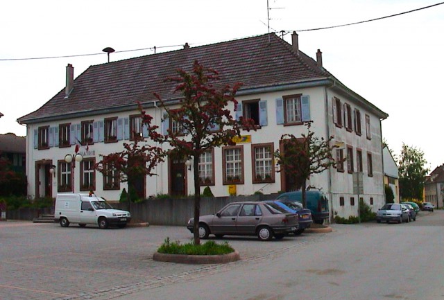 Place Jeanne d'arc et Mairie avant la réhabilitation de sa façade