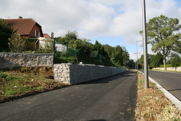 Gabion réalisé rue du 19 novembre par les ouvriers communaux