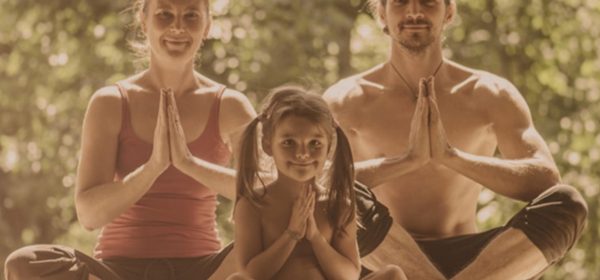 séance de yoga familiale