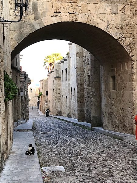 La rue des chevaliers hospitaliers à Rhodes
